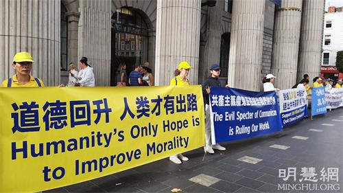 '图5~6:图为集会现场。'