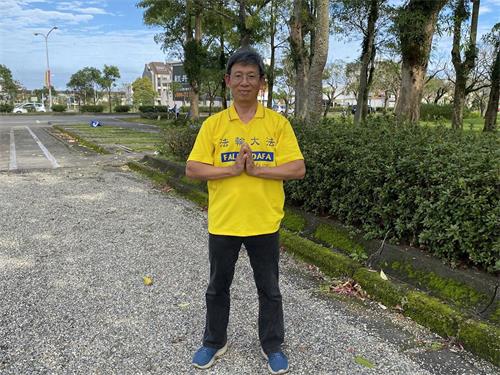 '图4:翁先生炼功受益,积极向中国民众讲真相'