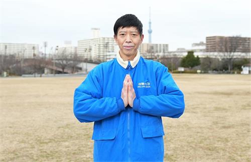 '图4:日本法轮功学员李凯给法轮功创始人李洪志大师拜年。'