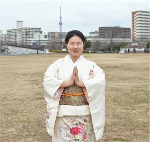 '图5:日本法轮功学员小双给法轮功创始人李洪志大师拜年。'