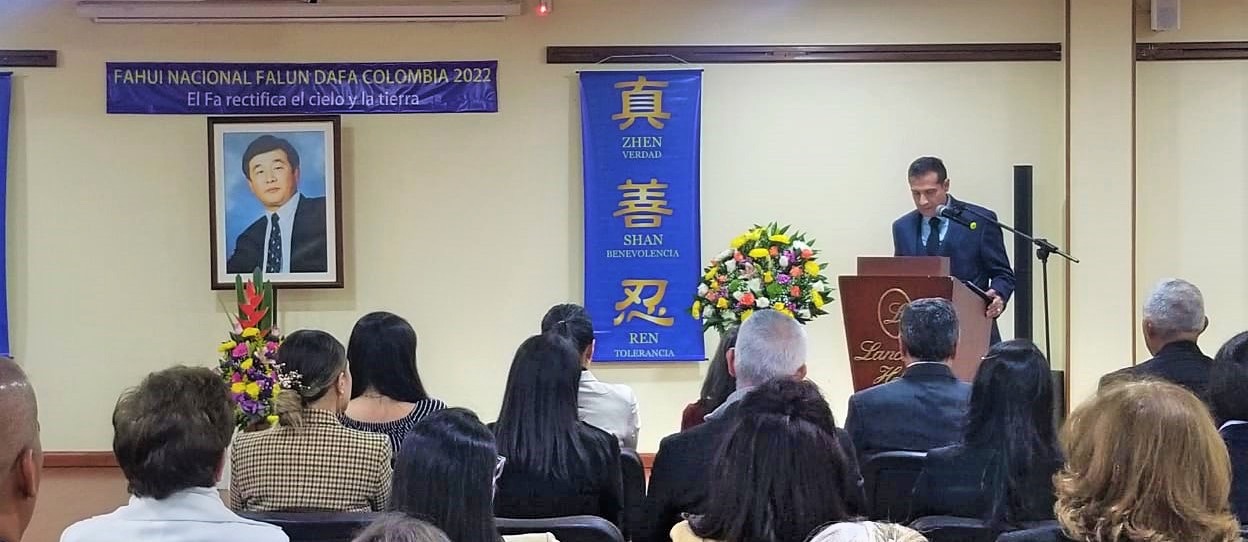 图2:学员在法会上发言