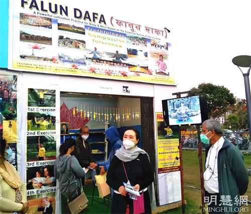 '图1:法轮功的展位'