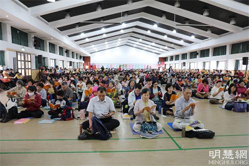 图1:二零二二年三月二十日在台中大甲区致用高中举行台湾中区一日学法交流会,大家各自交流比学比修的体悟或参加讲真相的心得