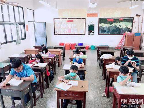 图2:儿童班大法小弟子学法交流