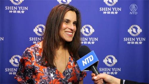 '图10：歌剧演员娜塔莎·究（Natasha Jouhl）说神韵是她看过的最精彩绝伦的演出，让人终生难忘。（新<span