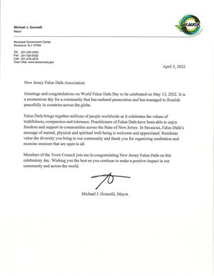 图6:新泽西州锡考克斯市(Town of Secaucus)市长迈克尔·J·冈内利(Michael J. Gonnelli)发贺信,祝贺世界法轮大法日。
