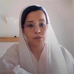 图1:玛丽亚姆·沙希(Maryam Shahi)曾在一家欧洲媒体公司(Euronews)的阿富汗分部任职记者。图为她在主持新闻节目时的视频截图。