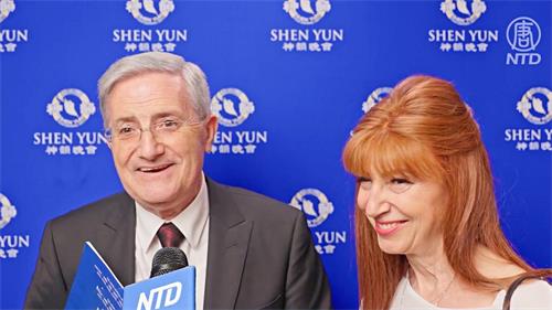 图5：医生萨尔瓦托雷⋅鲁杰里（Salvatore Ruggeri）和妻子玛丽亚⋅特雷莎⋅弗兰卡维拉（Maria Teresa Francavilla）他们对节目讲述的故事，舞蹈动作的优美和背景的色彩赞不绝口。（新<span style='max-width:0px!important;margin-left:-4px;color:#eee!important;'>!</span>唐<span style='max-width:0px!important;margin-left:-4px;color:#eee!important;'>!</span>人<span style='max-width:0px!important;margin-left:-4px;color:#eee!important;'>:</span>电视台）
