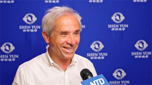 图 6：二零二二年六月十五日晚，意大利国会众议员阿尔多·潘纳（Aldo Penna）观看了神韵在巴勒摩的首场演出。（新<span style='max-width:0px!important;margin-left:-4px;color:#eee!important;'>!</span>唐<span style='max-width:0px!important;margin-left:-4px;color:#eee!important;'>!</span>人<span style='max-width:0px!important;margin-left:-4px;color:#eee!important;'>:</span>电视台）