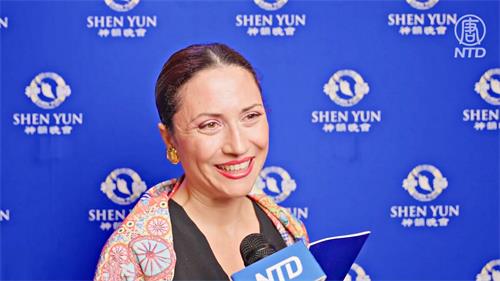图10：二零二二年六月十七日晚，建筑设计师萨拉·伊斯格罗（Sara Isgrò）观赏了神韵纽约艺术团，在巴勒摩马西莫剧院（Teatro Massimo）剧院的演出。（新<span style='max-width:0px!important;margin-left:-4px;color:#eee!important;'>!</span>唐<span style='max-width:0px!important;margin-left:-4px;color:#eee!important;'>!</span>人<span style='max-width:0px!important;margin-left:-4px;color:#eee!important;'>:</span>电视台）