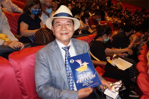 图6:二零二二年七月九日晚,公司董事长郑薛智观赏了神韵艺术团在台北市国父纪念馆的第四场演出。