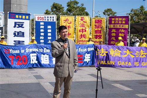 图24:公司老板史蒂夫·伊斯帕斯(Steve Ispas)在发言