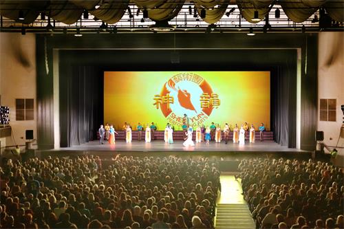 图6：二零二三年一月十日，神韵巡回艺术团在美国奥古斯塔威廉‧贝尔剧院（William B. Bell Auditorium）开启神韵本季在当地的首场演出。（大<span style='max-width:0px!important;margin-left:-4px;color:#eee!important;'>.</span>纪<span style='max-width:0px!important;margin-left:-4px;color:#eee!important;'>.</span>元<span style='max-width:0px!important;margin-left:-4px;color:#eee!important;'>;</span>）