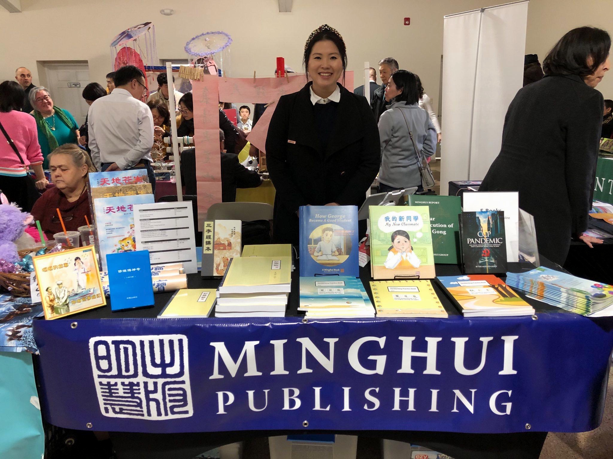 图4:明慧出版中心营销员阿曼达(Amanda Luong)。