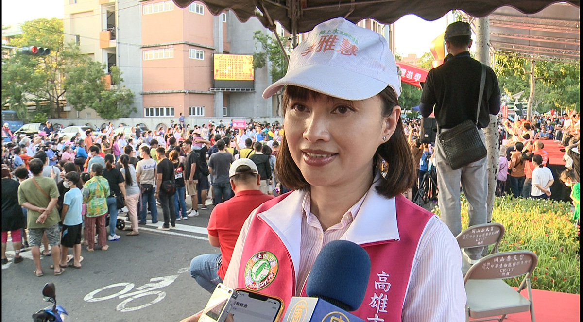 图7~8:可以感受到法轮功受在地观众的喜爱。