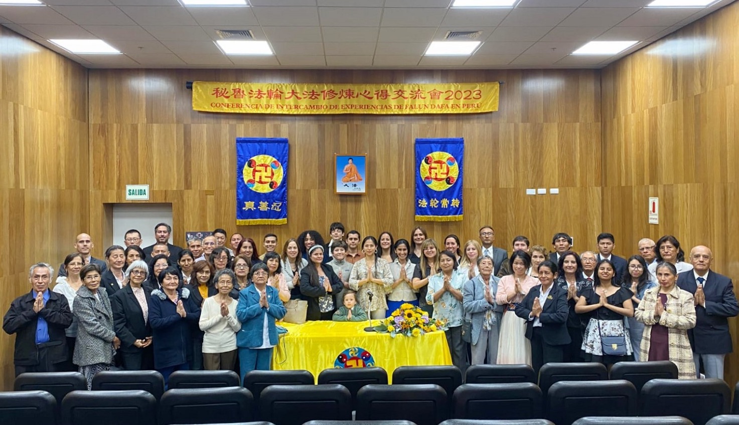 图1:二零二三年十一月二十六日,秘鲁召开法轮大法修炼心得交流会。图为与会学员合影。