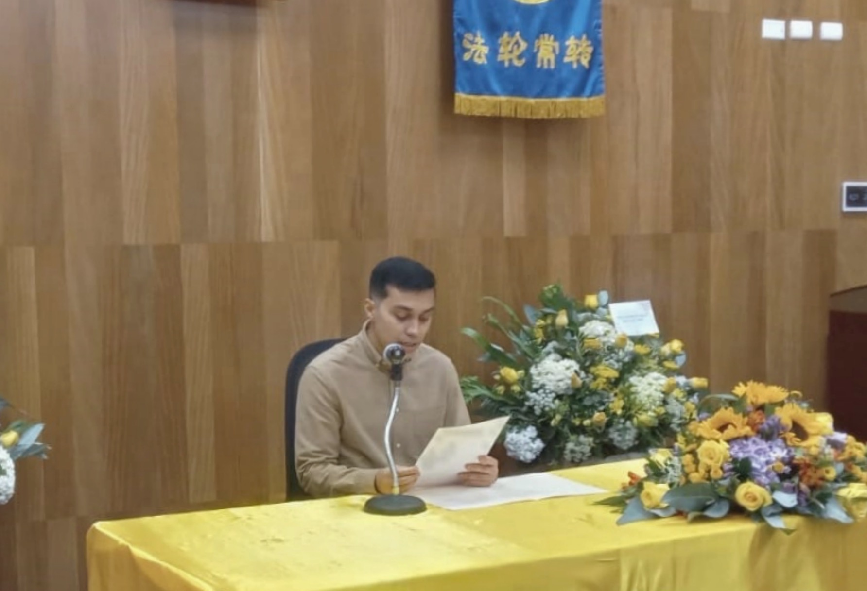 图2~3:学员发言交流修炼心得。