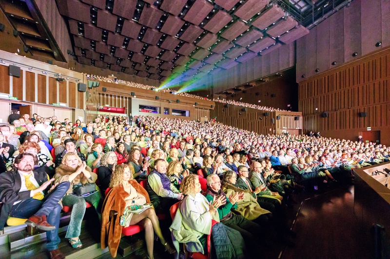 图3:二零二三年三月七日至九日,美国神韵纽约艺术团在西班牙塞维利亚市卡图哈艺术中心上演了三场演出,场场大爆满。图为三月九日,演出大爆满盛况。(大<span style='max-width:0px!important;margin-left:-4px;color:#eee!important;'>.</span>纪<span style='max-width:0px!important;margin-left:-4px;color:#eee!important;'>.</span>元<span style='max-width:0px!important;margin-left:-4px;color:#eee!important;'>;</span>)