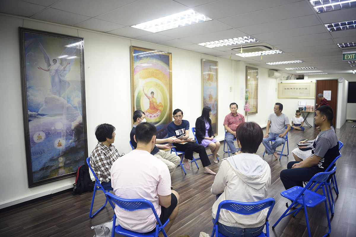 图5:九天班的最后一天,新学员们坐在一起交流了自己的收获和体会。