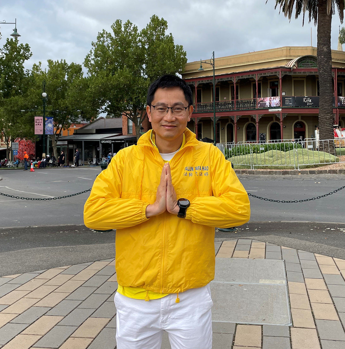 图4:新学员于(Vu)博士恭祝李洪志师父生日快乐。