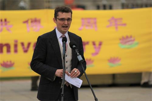 '图3:Tom Kmiec-MH:二零二三年五月三日,国会议员汤姆·克米奇在国会山的庆祝法轮大法弘传31周年的庆典上'