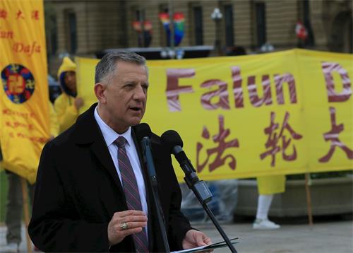 '图7:TedFalk-1:二零二三年五月三日,国会议员福克在国会山的庆祝法轮大法弘传31周年的庆典上'