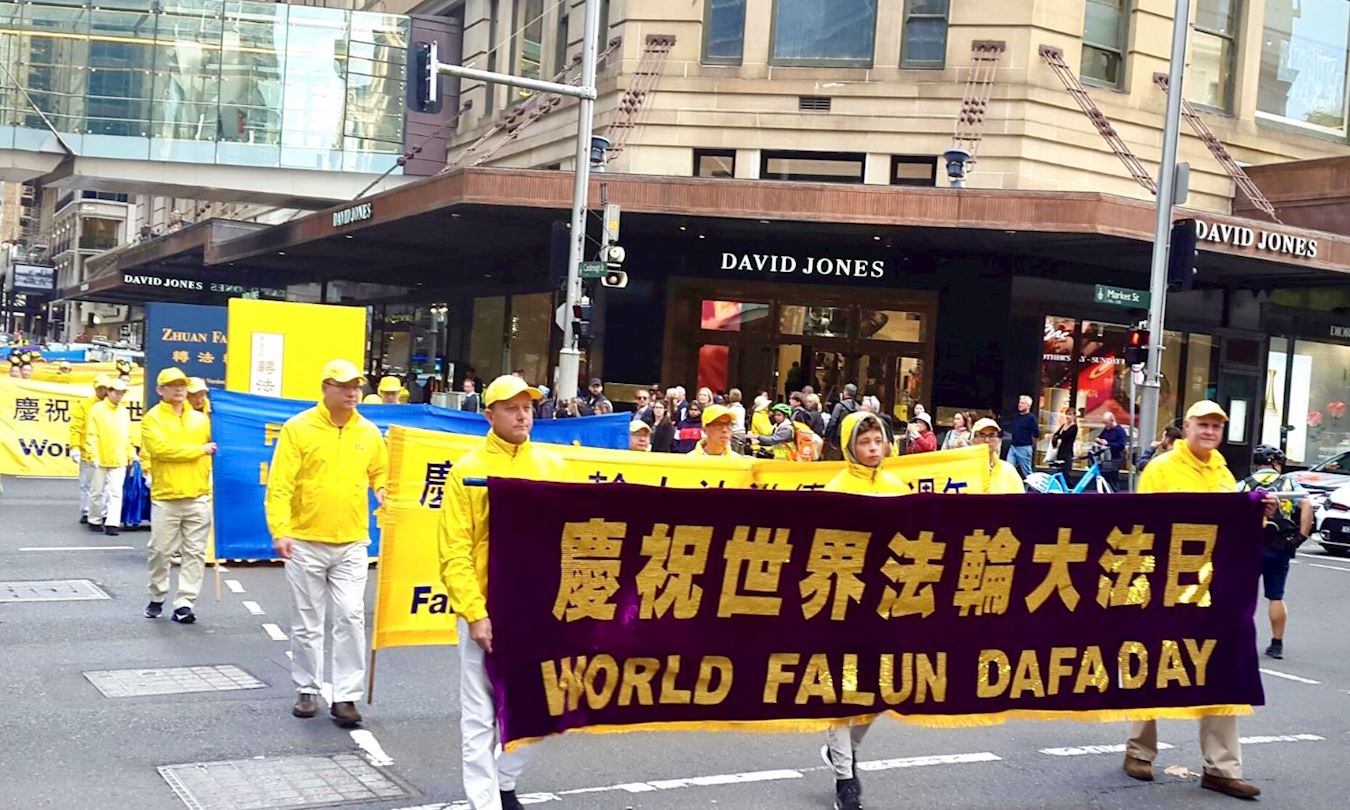 图3:二零二三年五月九日,澳大利亚部份法轮功学员在悉尼市中心游行,广传真善忍的美好,获民众赞赏。<br>
