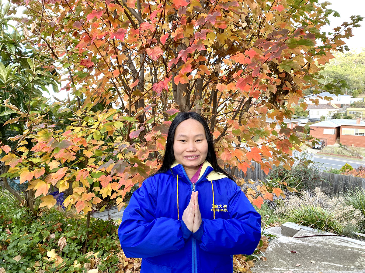 图12:谭女士(Tran Thi Phuong Thao) 表示:“我祝愿师尊生日快乐。感谢师尊的救度。”