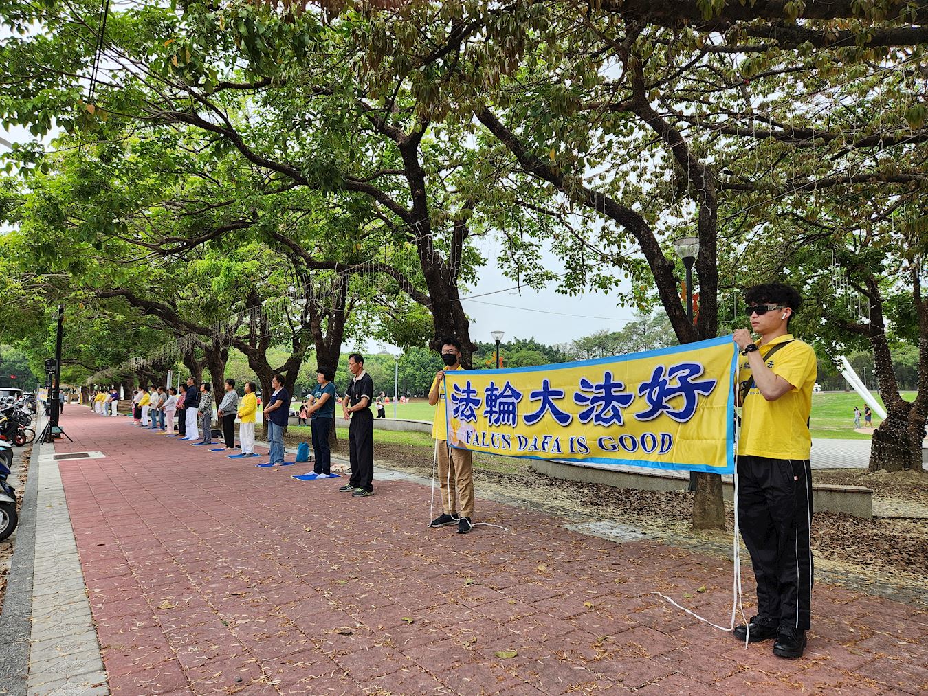 '图1:二零二三年五月十三日台湾云林学员弘法、炼功、讲真相,庆祝世界法轮大法日。'