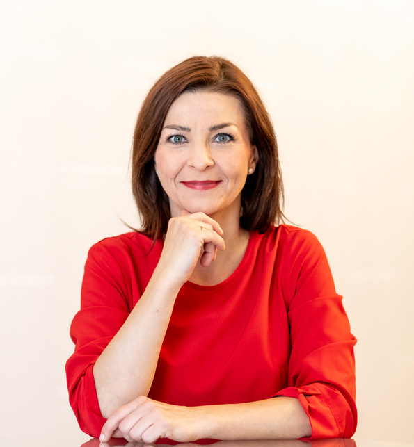 图2:国会议员伊娃·欧内斯特-吉耶季奇博士(Dr. Ewa Ernst-Dziedzic)