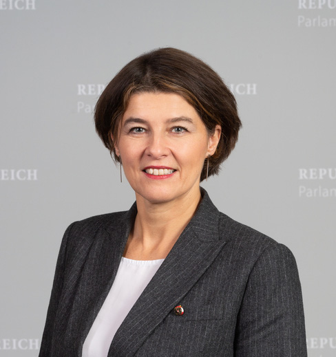 图4:国会议员伊丽莎白·葛斯博士(Dr. Elisabeth Götze)