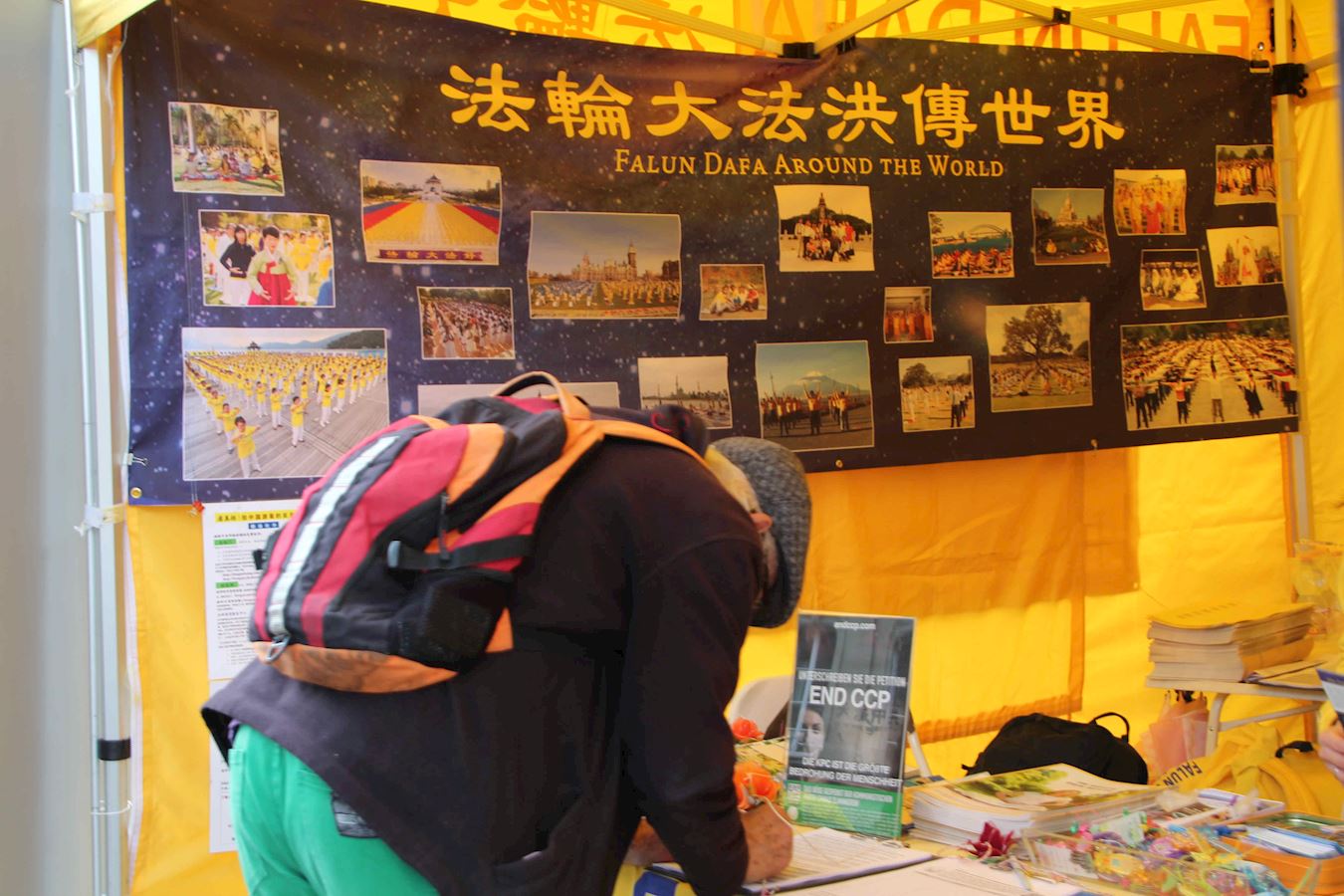 '图9~13:路人纷纷签名支持法轮功学员反迫害,希望能早日结束中共的迫害。'