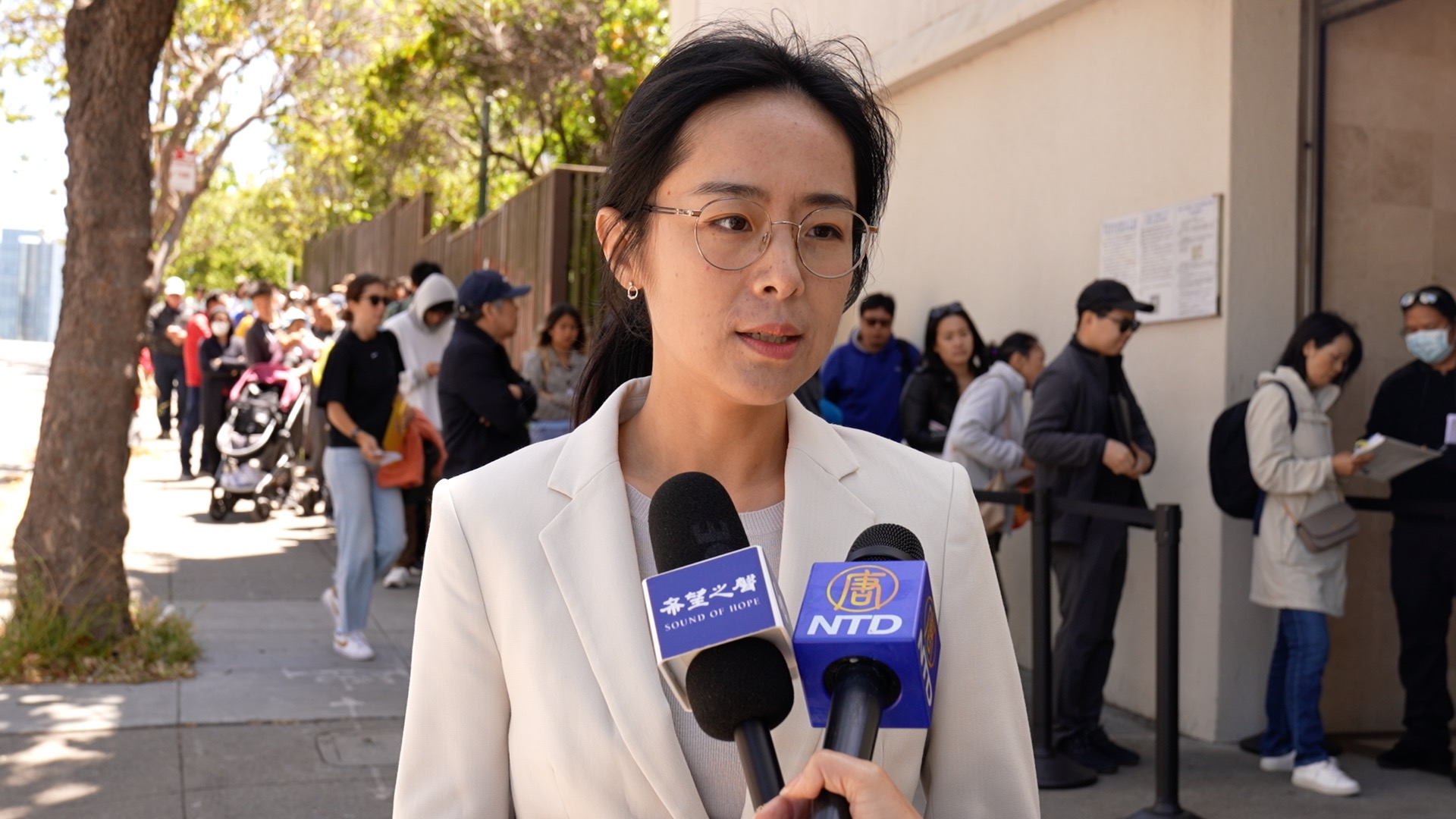 图4:法轮功学员刘芷彤要求释放母亲孔庆平