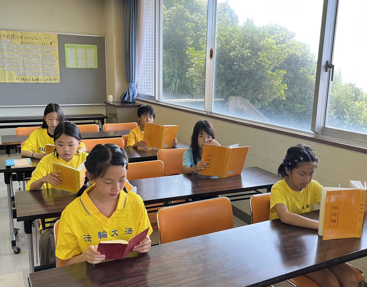 图4:大法小弟子们集体学法