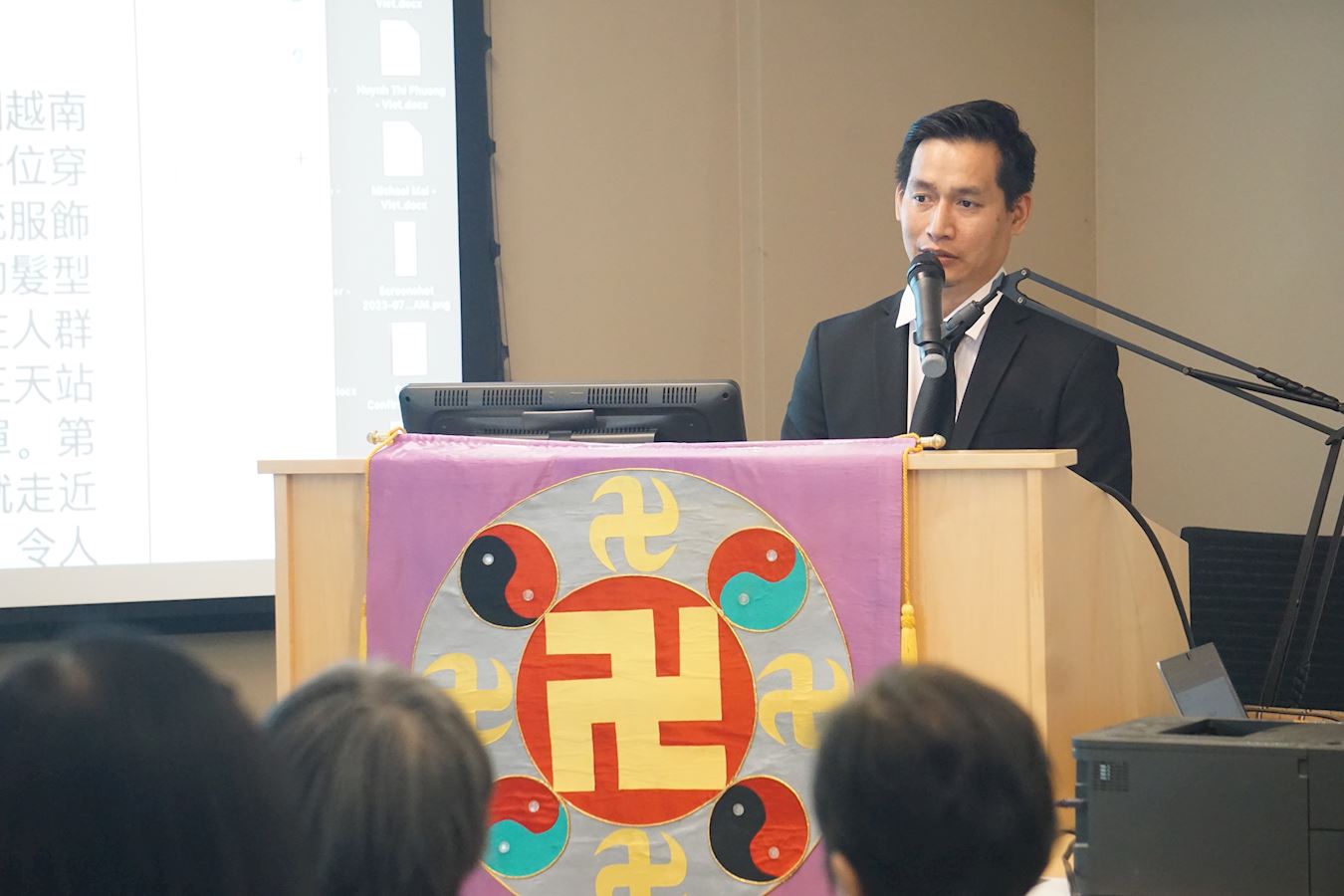 '图5:法轮功学员麦先生在发言中'