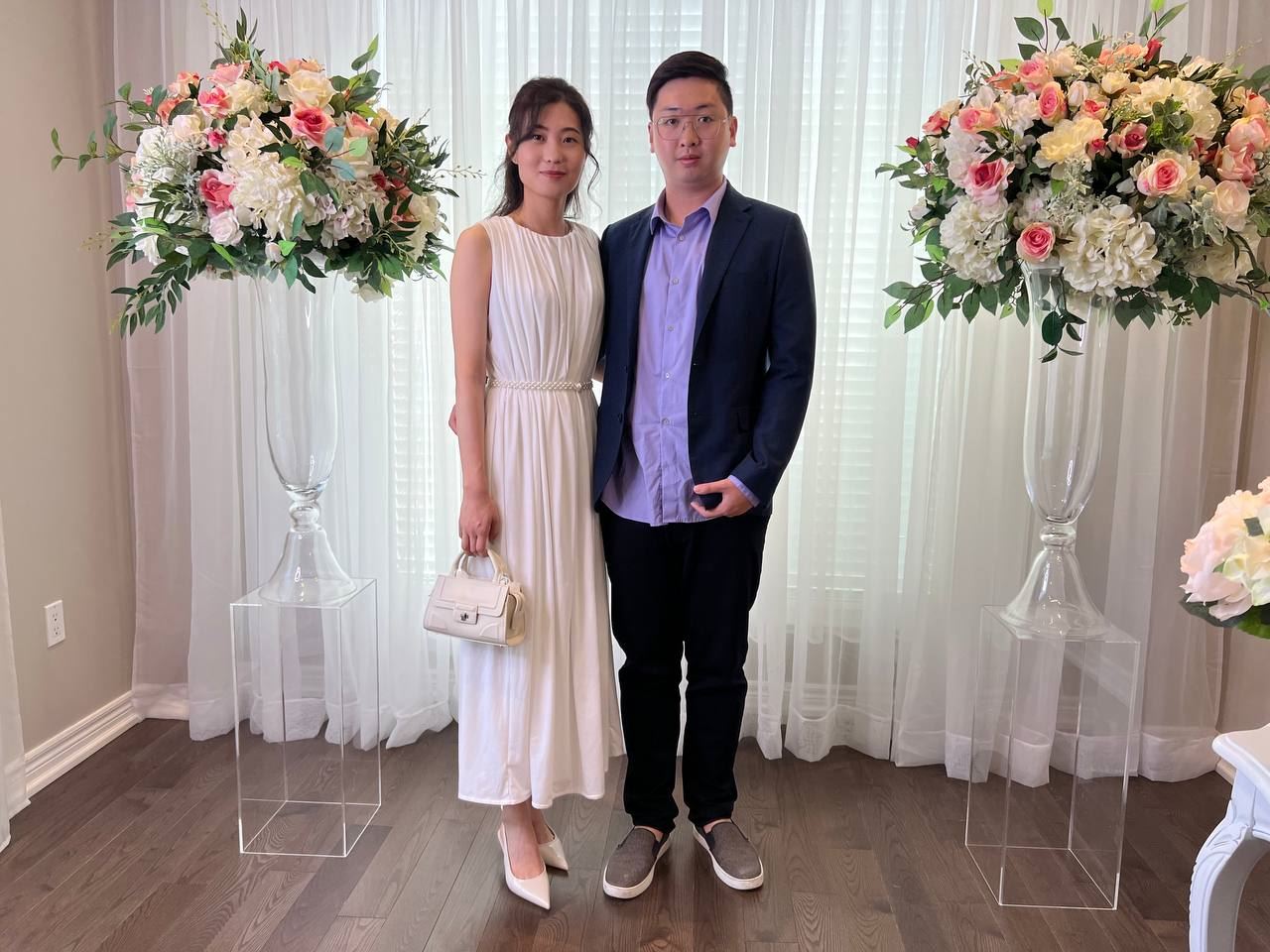 '图2:青年弟子洛伦佐和妻子恭祝师父中秋快乐!'