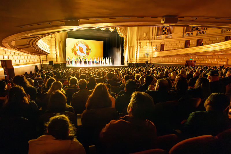 图4:二零二四年一月四日至七日,美国神韵世界艺术团在旧金山歌剧院(War Memorial Opera House)连演四场,吸引当地各界主流观众前来观赏。图为一月六日下午演出的现场盛况。(大<span style='max-width:0px!important;margin-left:-4px;color:#eee!important;'>.</span>纪<span style='max-width:0px!important;margin-left:-4px;color:#eee!important;'>.</span>元<span style='max-width:0px!important;margin-left:-4px;color:#eee!important;'>;</span>)
