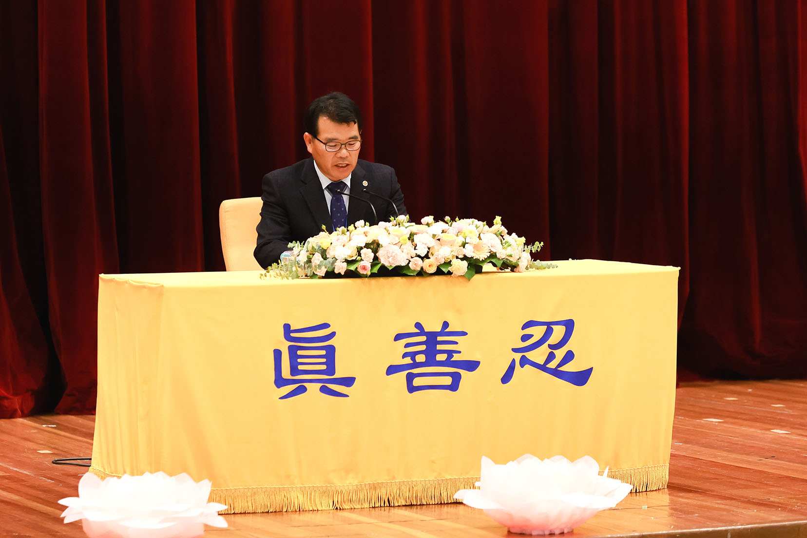 图3~8:韩国学员在法会上发言。