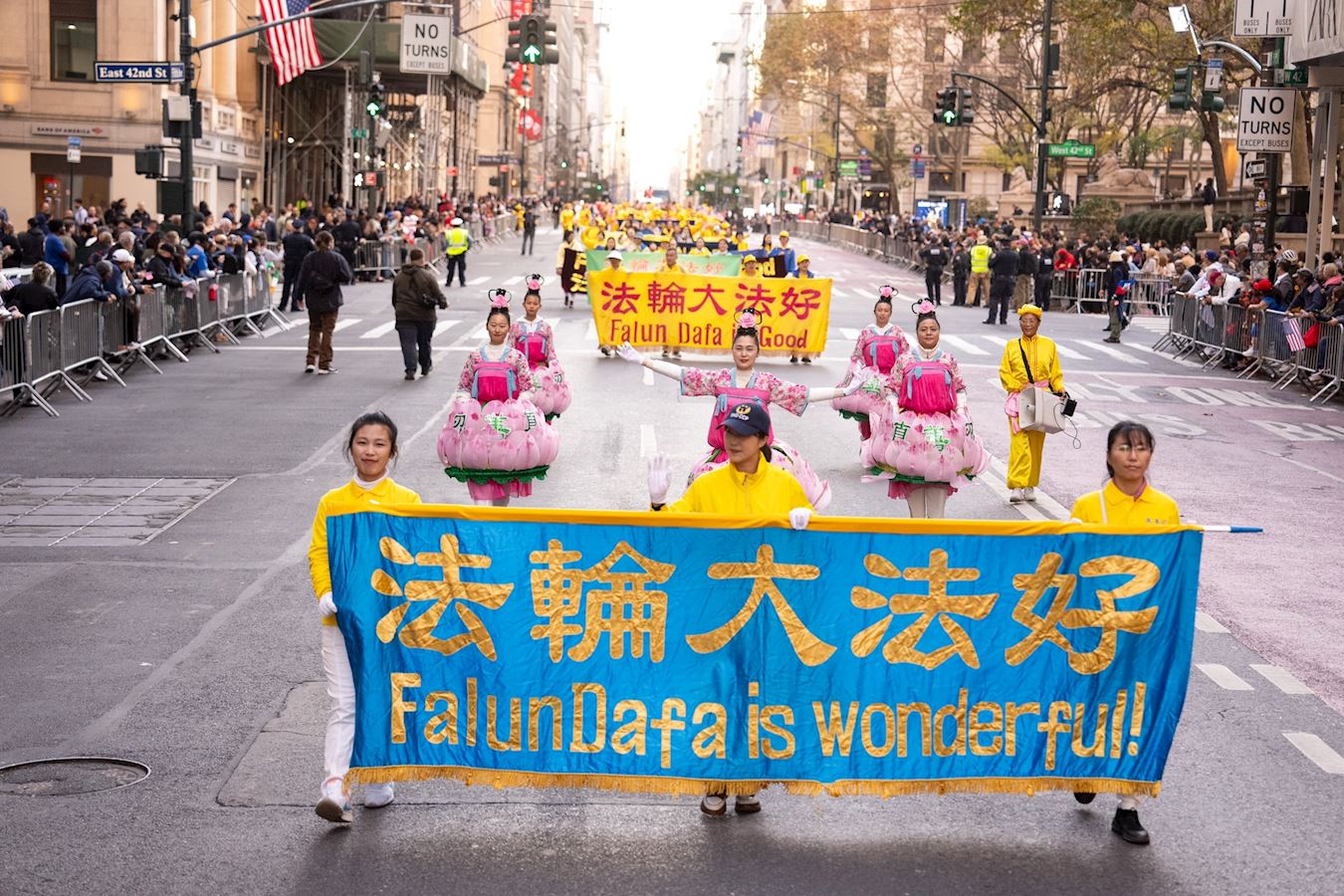 '图1~15:法轮大法团体每年参加在纽约曼哈顿五大道举行的全美最大老兵节游行'