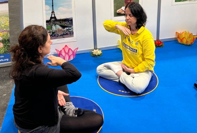 图9:露西娅·卡纳斯女士说:法轮大法就是她长久以来一直在寻找的而现在终于找到了。