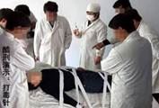 '酷刑演示:注射破坏中枢神经药物'