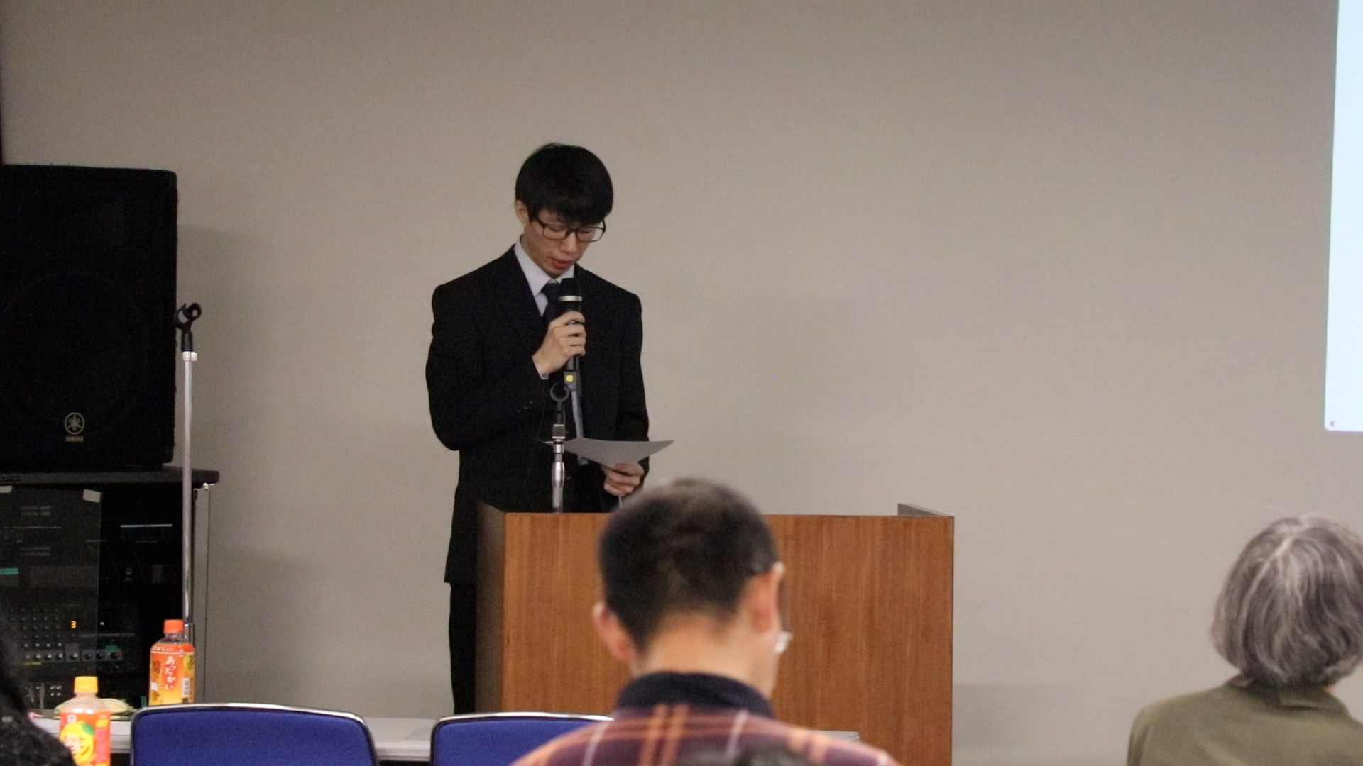 图4:法轮功学员龚先生发言讲述母亲被迫害案例