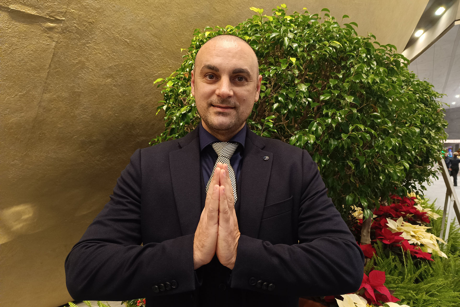 图4:雷欧‧博特纳仁克(Leo Botnarenco)感谢师尊赐予大法之恩,并恭祝师尊新年好!