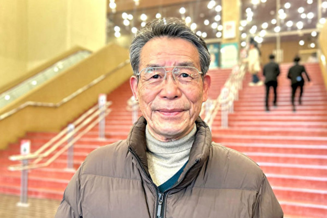 图7:二零二四年二月十二日下午,映像制作公司老板村上登志男(Murakami Toshio)观看了神韵纽约艺术团在神户文化大厅(Kobe Bunka Hall)进行的第三场演出。(大<span style='max-width:0px!important;margin-left:-4px;color:#eee!important;'>.</span>纪<span style='max-width:0px!important;margin-left:-4px;color:#eee!important;'>.</span>元<span style='max-width:0px!important;margin-left:-4px;color:#eee!important;'>;</span>)