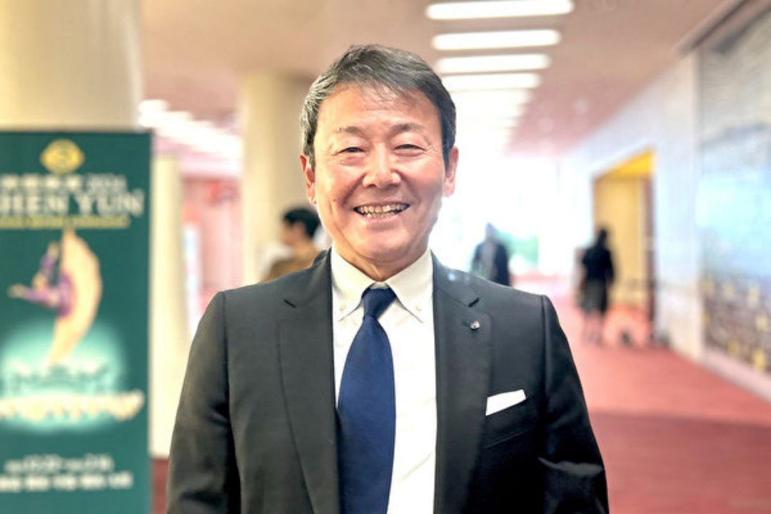 图14:株式会社丸屋董事长原康一(Hara Koichi)二零二四年二月十六日下午,观看了神韵纽约艺术团在福冈太阳宫音乐厅(Fukuoka Sunpalace Hall)的第三场演出。(大<span style='max-width:0px!important;margin-left:-4px;color:#eee!important;'>.</span>纪<span style='max-width:0px!important;margin-left:-4px;color:#eee!important;'>.</span>元<span style='max-width:0px!important;margin-left:-4px;color:#eee!important;'>;</span>)