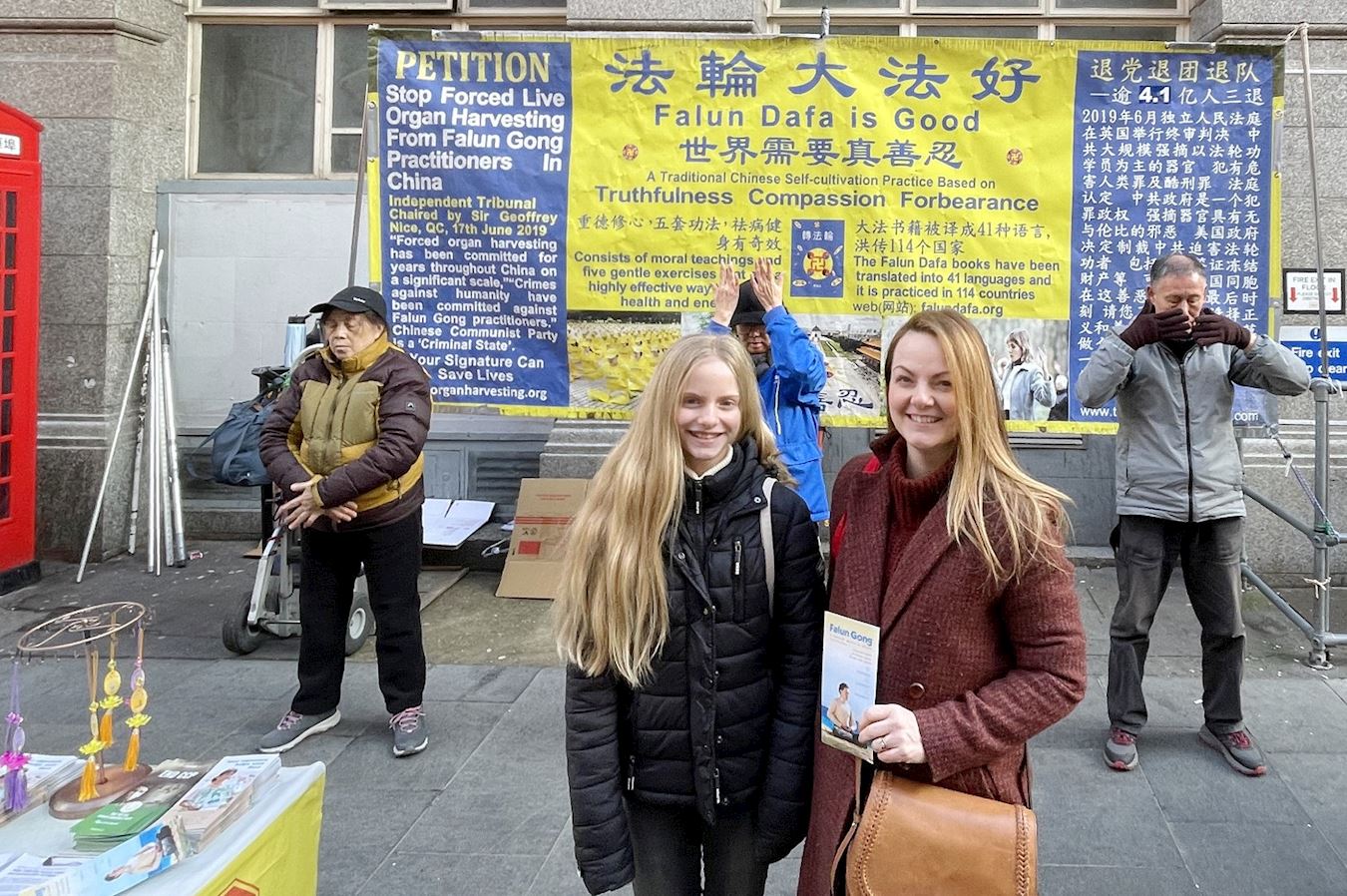 '图5:英国艺术家维多利亚和女儿。'