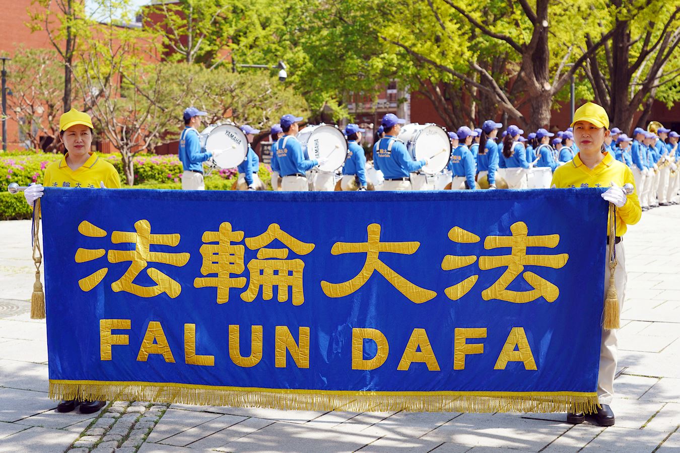 '图7:天国乐团在大学路马罗尼埃公园演奏。'