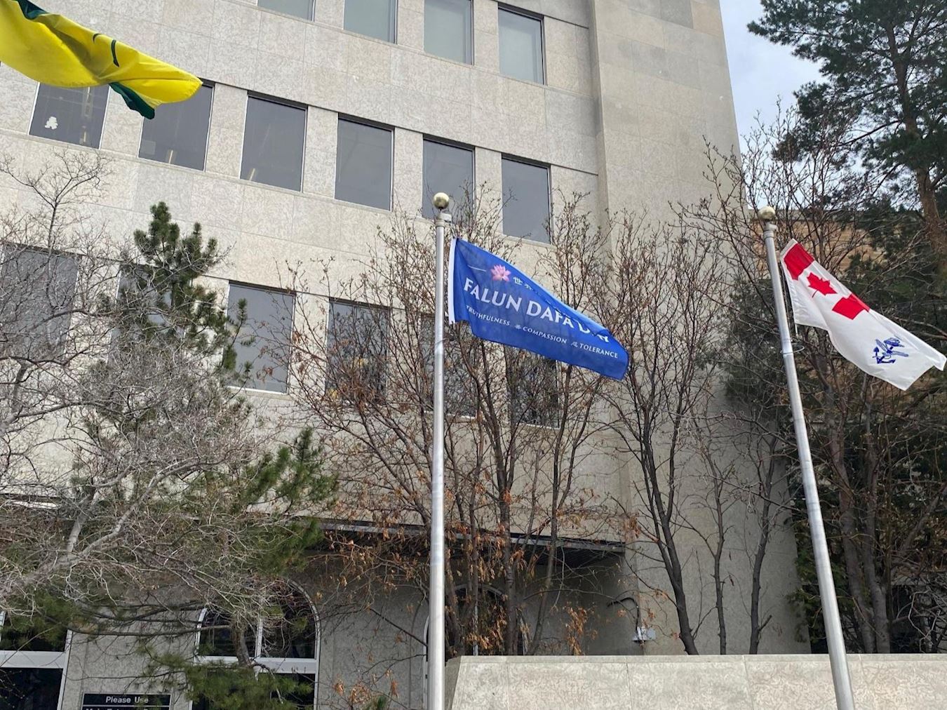 图1:萨斯卡通市(Saskatoon)举行升旗仪式并持续八天