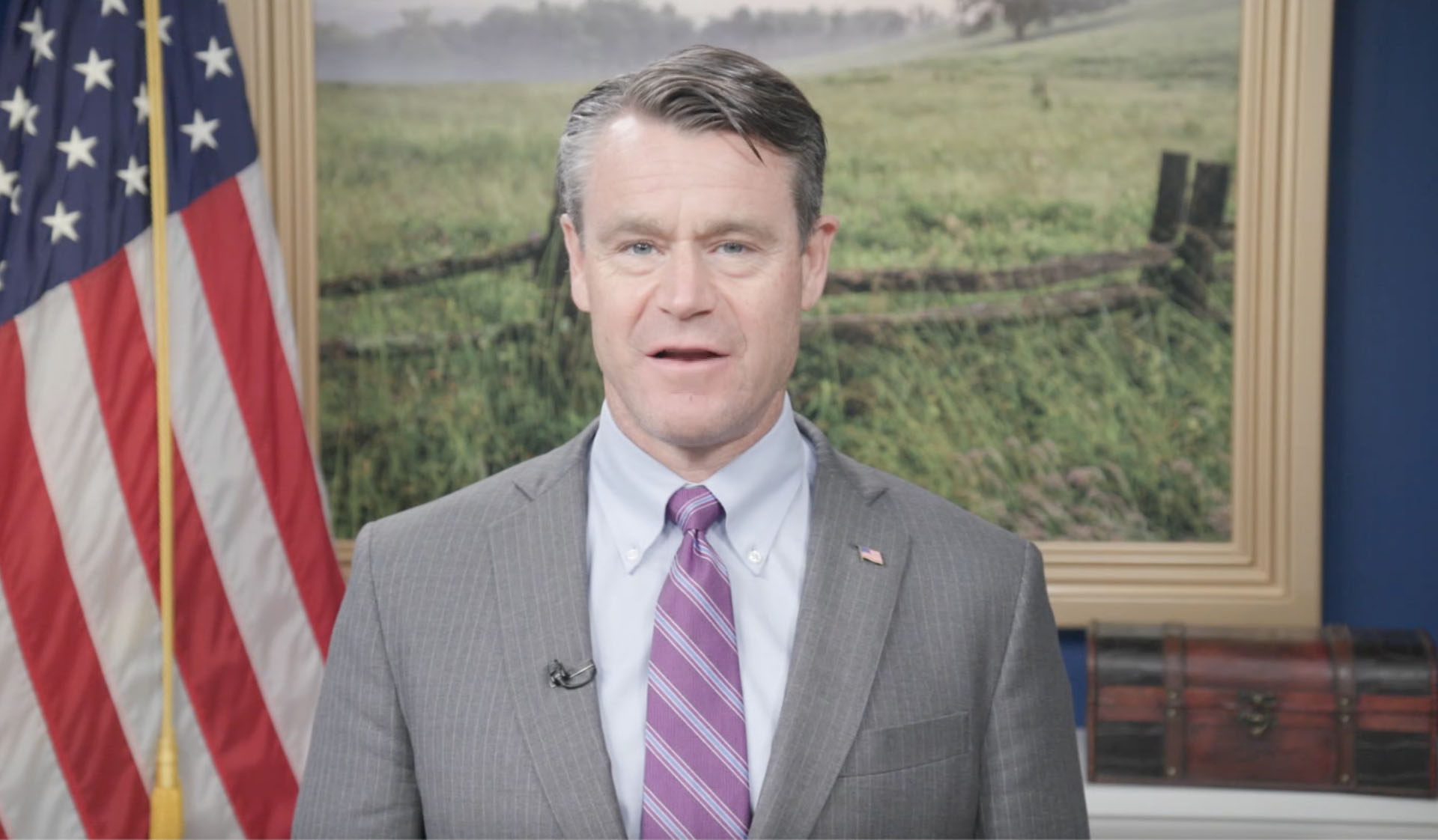 图1:印第安纳州共和党籍联邦参议员托德·杨(Todd Young)录制视频,声援法轮功学员反迫害。(视频截图)