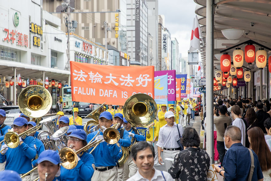 图5~8:二零二四年七月十五日在京都举办的大游行,正值日本三大祭“祇园祭”(Gion Matsuri)的高峰期,又是三连休的最后一天,日本各地民众和海外游客都慕名而来,游行路线两旁人山人海。
